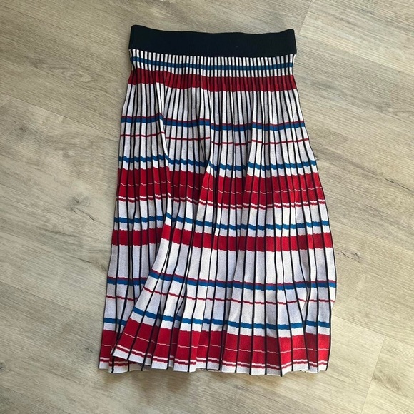 Banana Republic pleated midi skirt - Picture 2 of 6